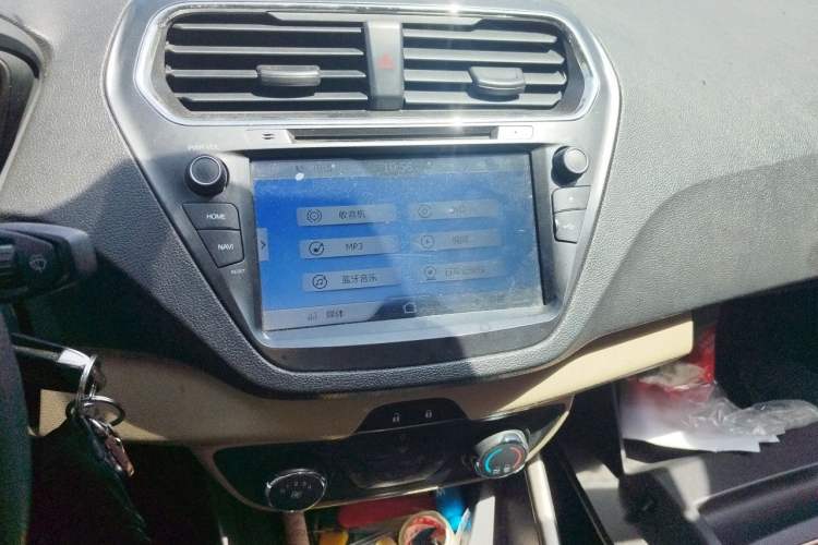 Used Ford Escort 2015 1.5L Manual Comfort Model Audio And AC Panel