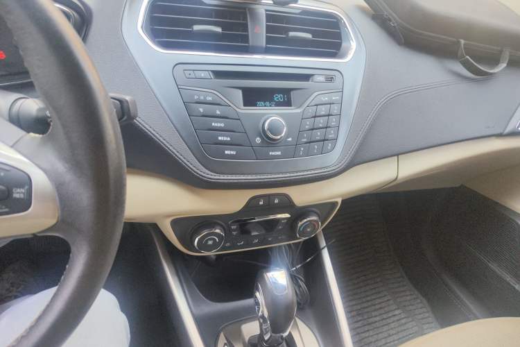 Used Ford Escort 2015 1.5L Automatic Fashion Model Audio And AC Panel