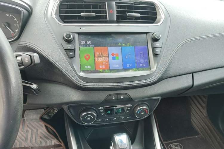 Used Ford Escort 2015 1.5L Automatic Fashion Model Audio And AC Panel