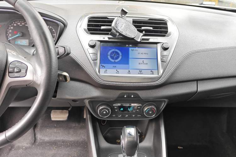 Used Ford Escort 2015 1.5L Automatic Fashion Model Audio And AC Panel