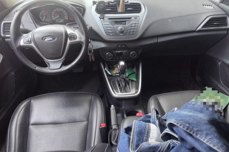 Used Ford Escort 2015 1.5L Automatic Fashion Model Center Console