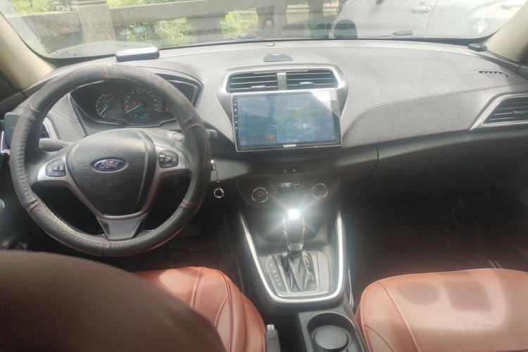 Used Ford Escort 2015 1.5L Automatic Fashion Model Center Console