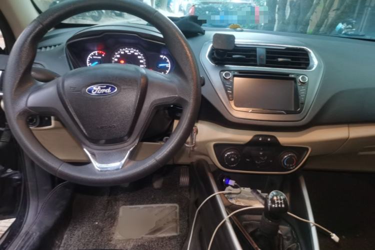 Used Ford Escort 2015 1.5L Manual Comfort Model Center Console