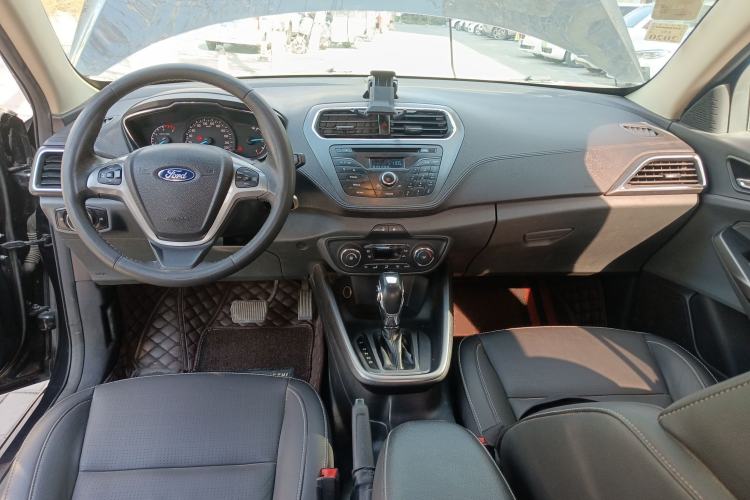 Used Ford Escort 2015 1.5L Automatic Fashion Model Center Console
