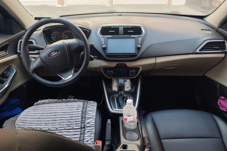 Used Ford Escort 2015 1.5L Automatic Comfort Edition Center Console