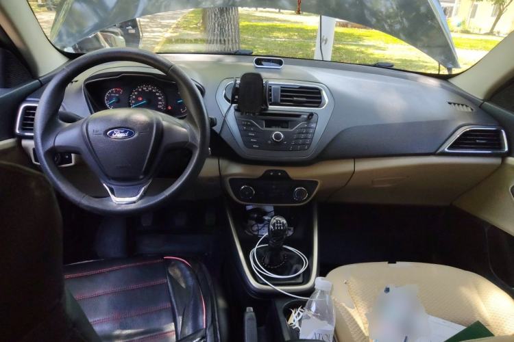 Used Ford Escort 2015 1.5L Manual Comfort Model Center Console