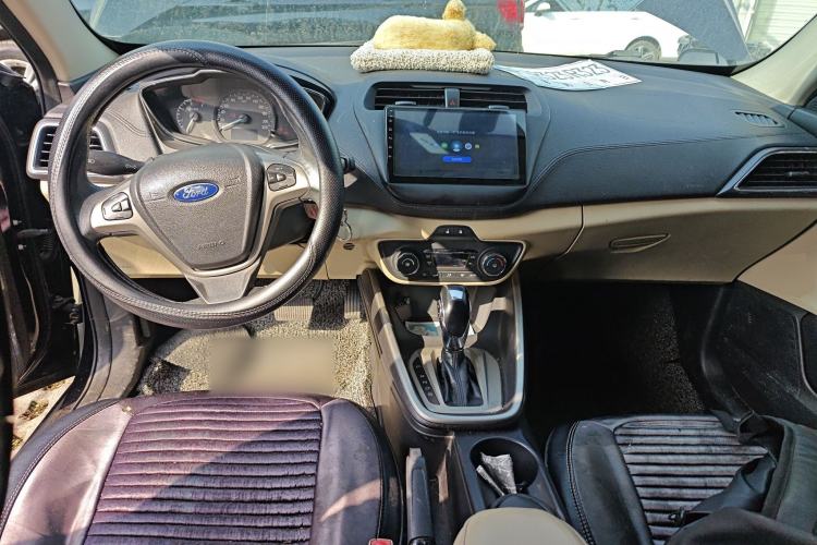 Used Ford Escort 2015 1.5L Automatic Fashion Model Center Console