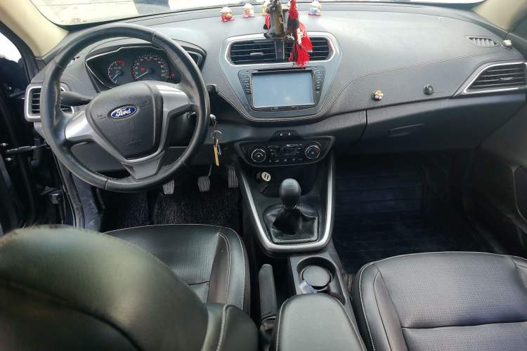Used Ford Escort 2015 1.5L Manual Fashion Edition Center Console
