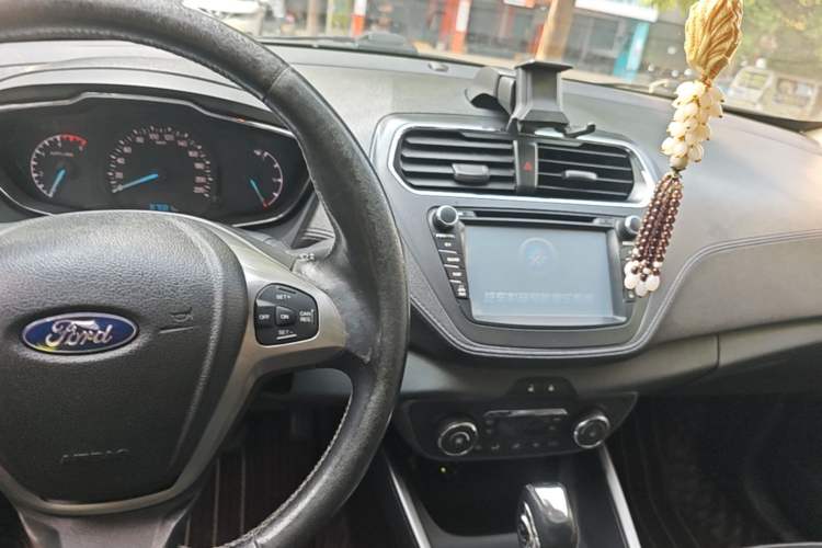 Used Ford Escort 2015 1.5L Automatic Fashion Model Center Console