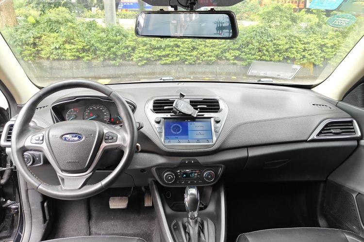 Used Ford Escort 2015 1.5L Automatic Fashion Model Center Console