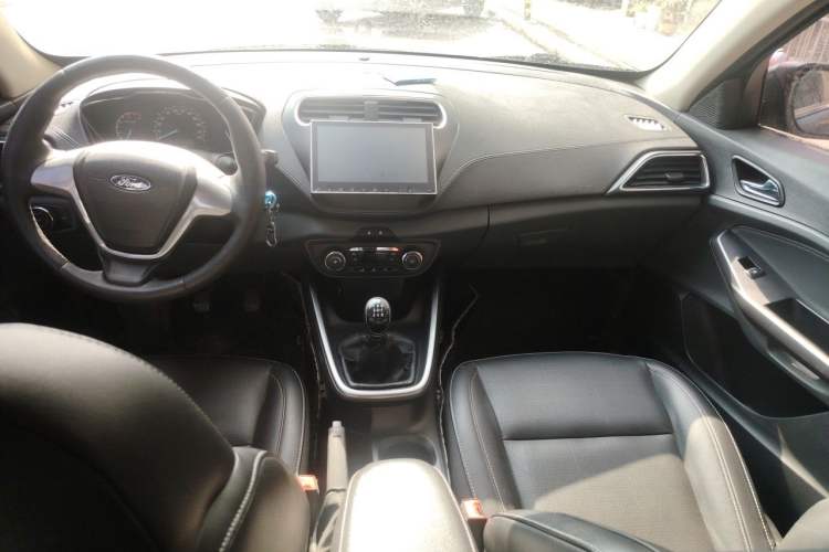 Used Ford Escort 2015 1.5L Manual Fashion Edition Center Console