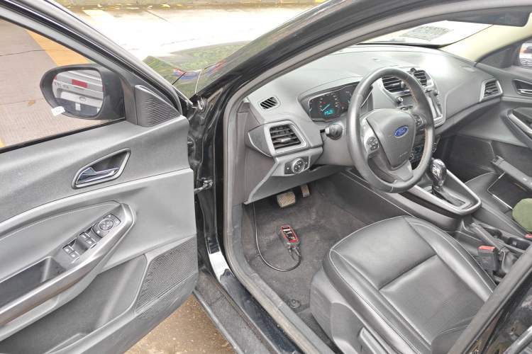 Used Ford Escort 2015 1.5L Automatic Fashion Model Driver Seat