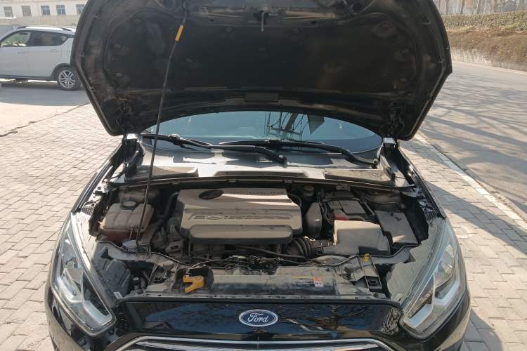Used Ford Escort 2015 1.5L Automatic Fashion Model Engine Bay