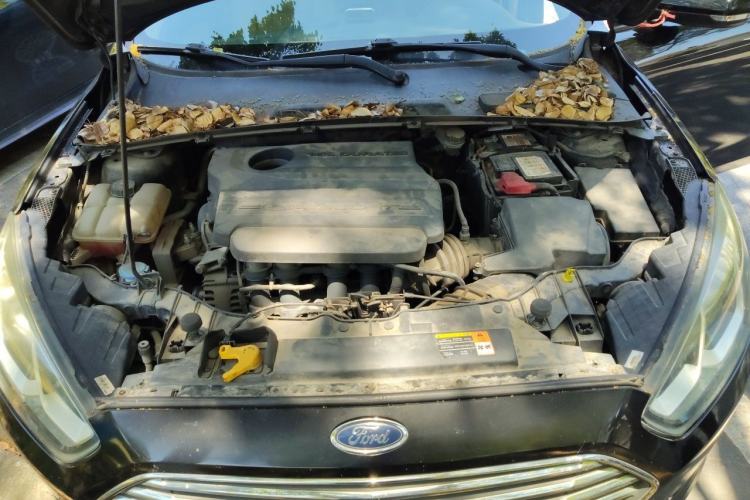 Used Ford Escort 2015 1.5L Manual Comfort Model Engine Bay