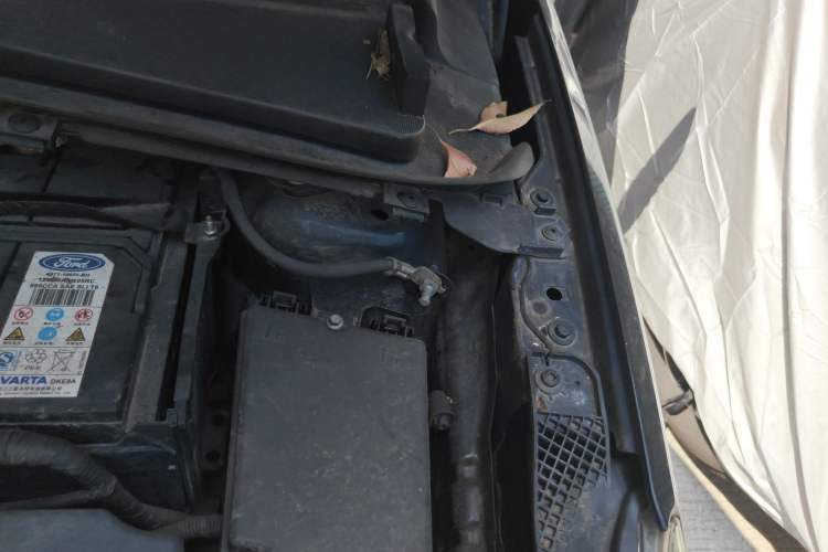 Used Ford Escort 2015 1.5L Automatic Fashion Model Engine Bay Left