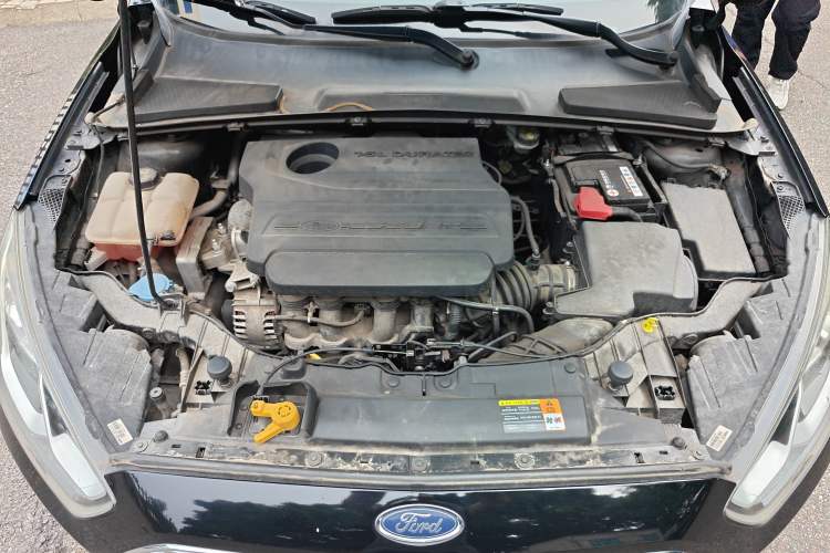 Used Ford Escort 2015 1.5L Manual Comfort Model Engine Bay