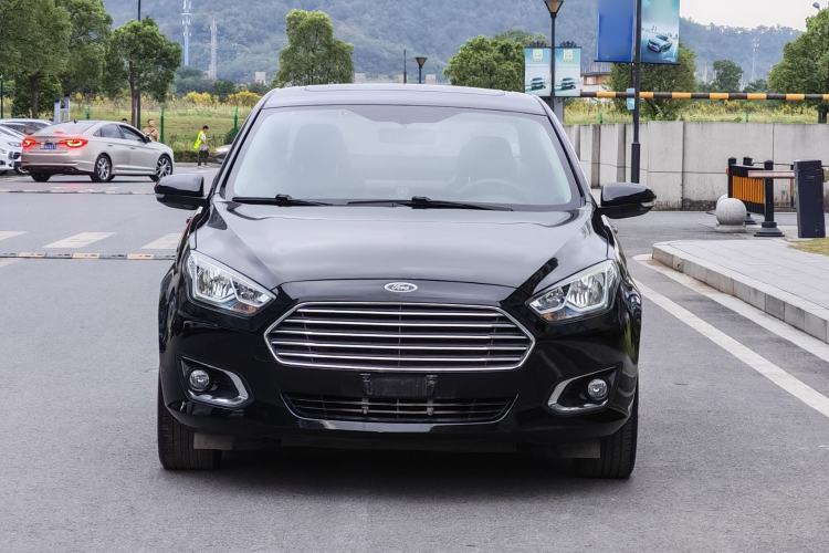 Used Ford Escort 2015 1.5L Automatic Fashion Model Exterior 1