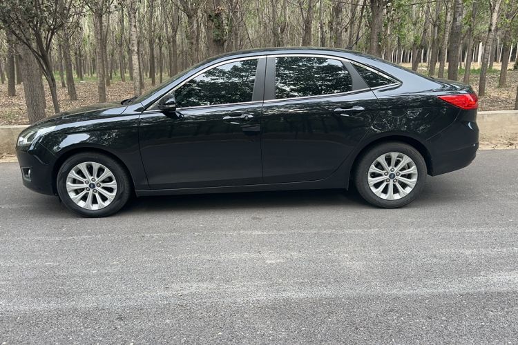 Used Ford Escort 2015 1.5L Automatic Fashion Model Exterior 3