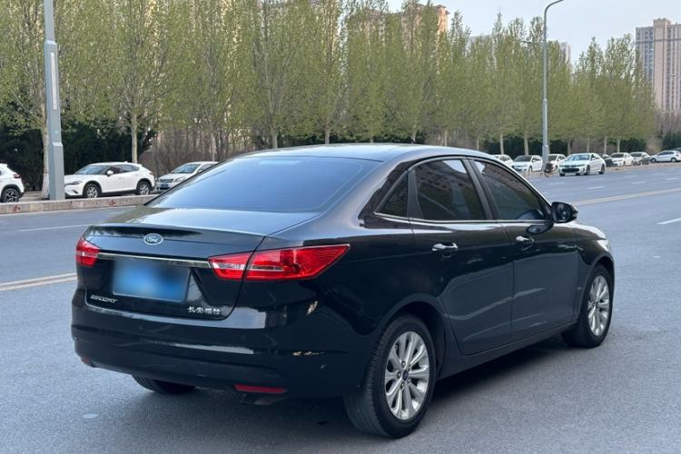 Used Ford Escort 2015 1.5L Automatic Fashion Model Exterior 3