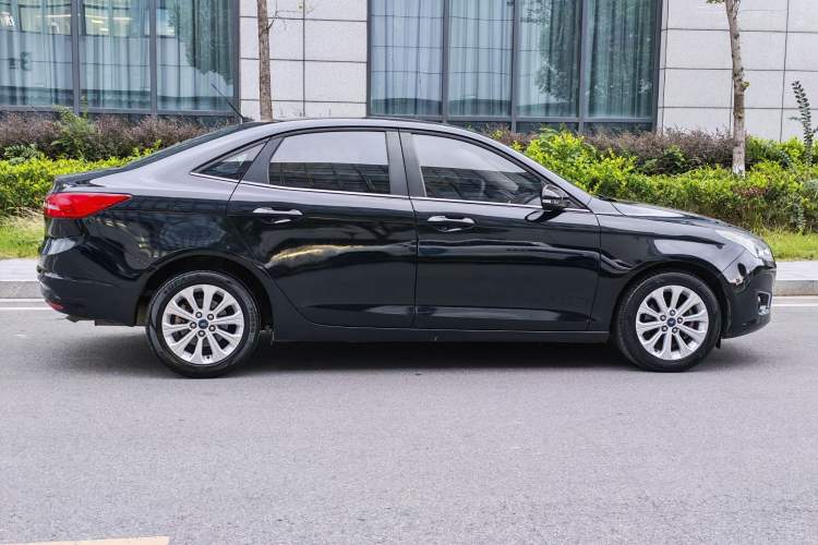 Used Ford Escort 2015 1.5L Automatic Fashion Model Exterior 3