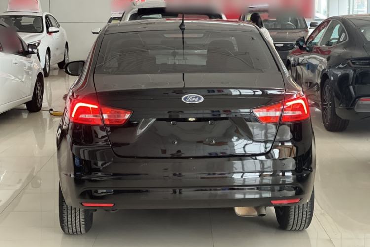 Used Ford Escort 2015 1.5L Automatic Comfort Edition Exterior 4