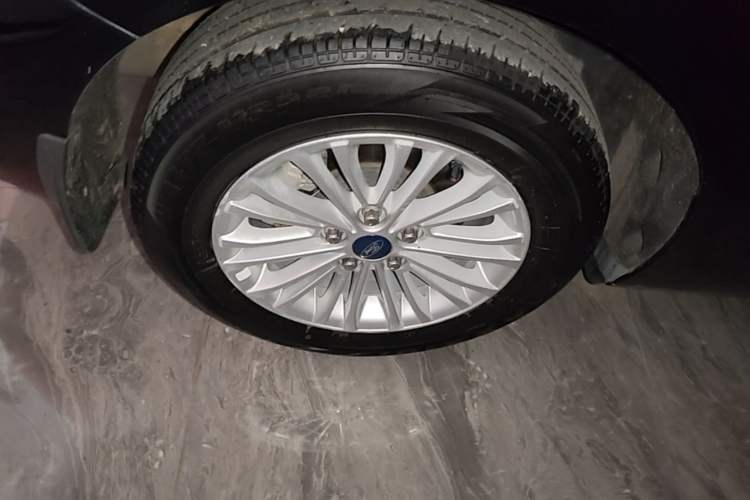 Used Ford Escort 2015 1.5L Manual Comfort Model Exterior 5