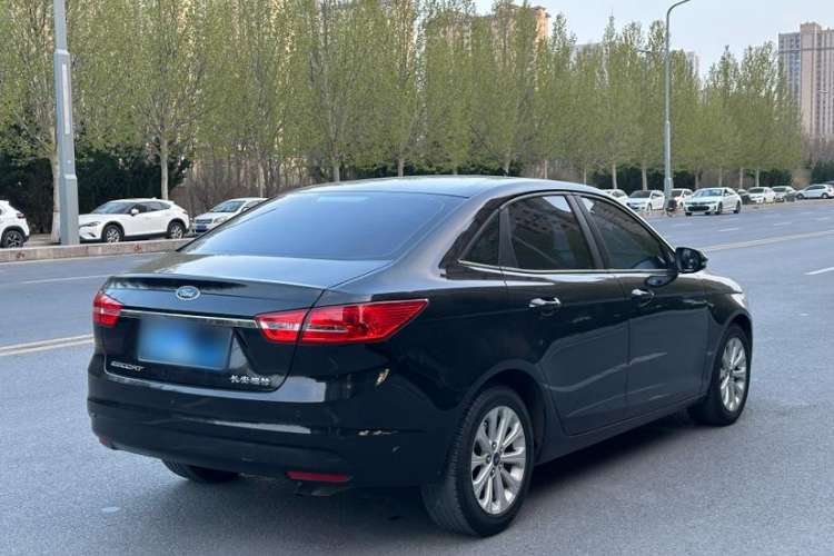 Used Ford Escort 2015 1.5L Automatic Fashion Model Exterior 5