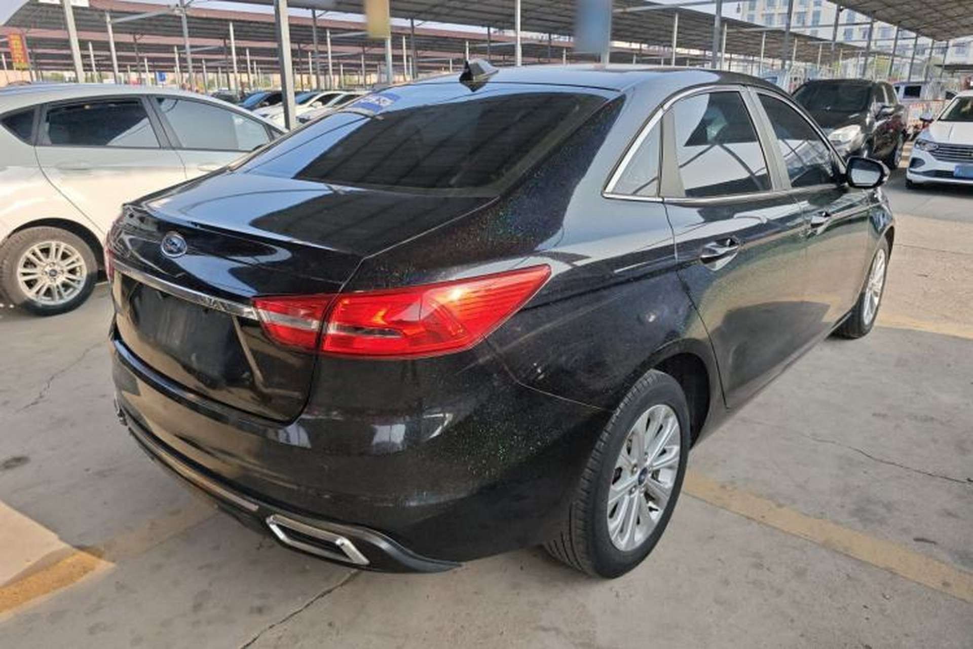 Used Ford Escort 2015 1.5L Manual Fashion Edition Exterior 5