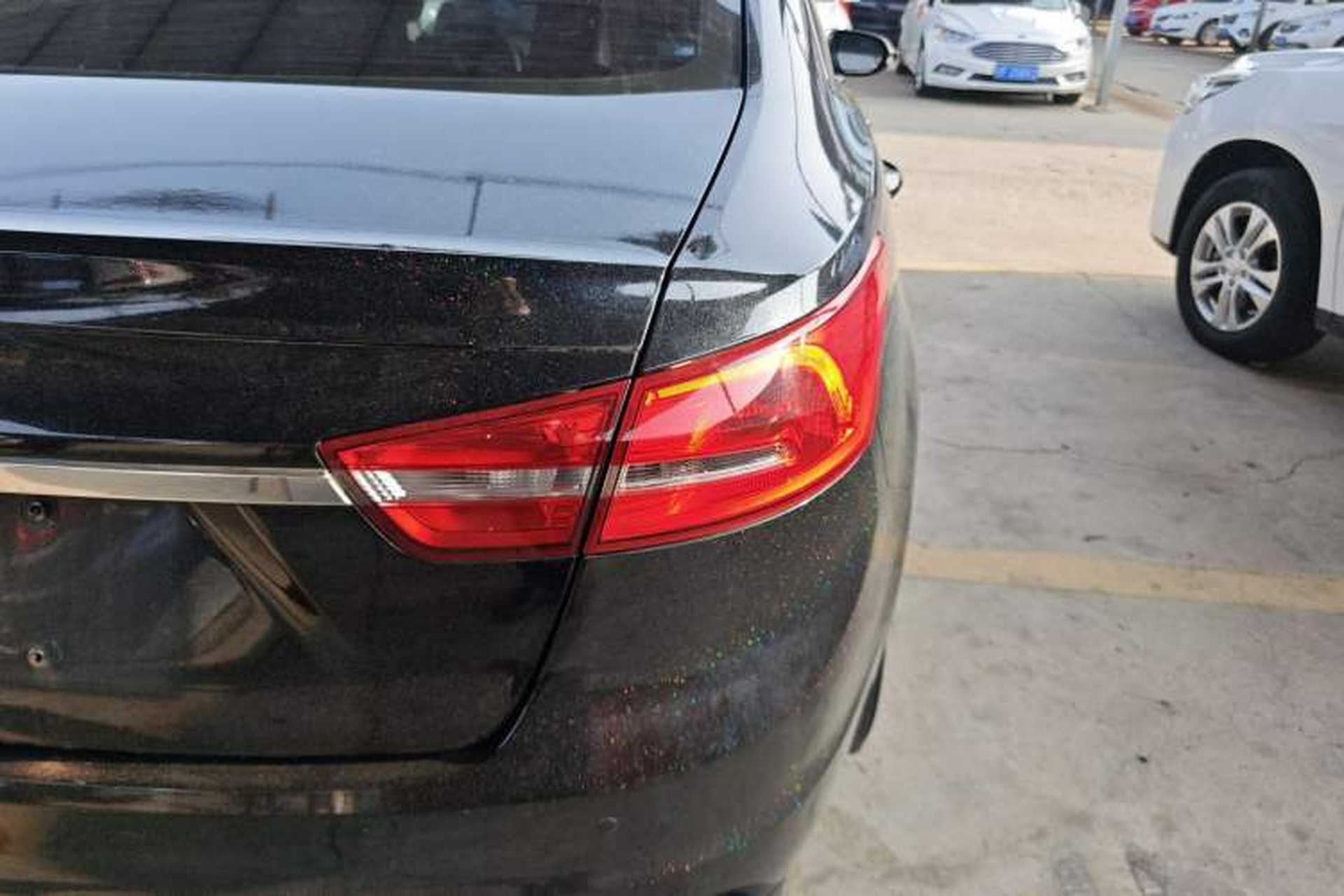 Used Ford Escort 2015 1.5L Manual Fashion Edition Exterior 6