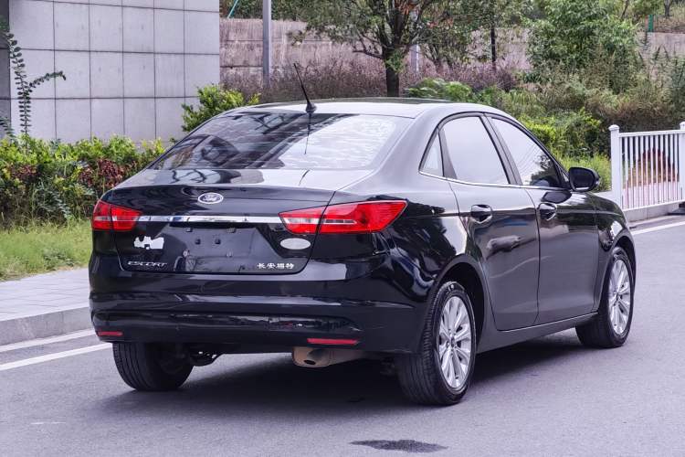 Used Ford Escort 2015 1.5L Automatic Fashion Model Exterior 6