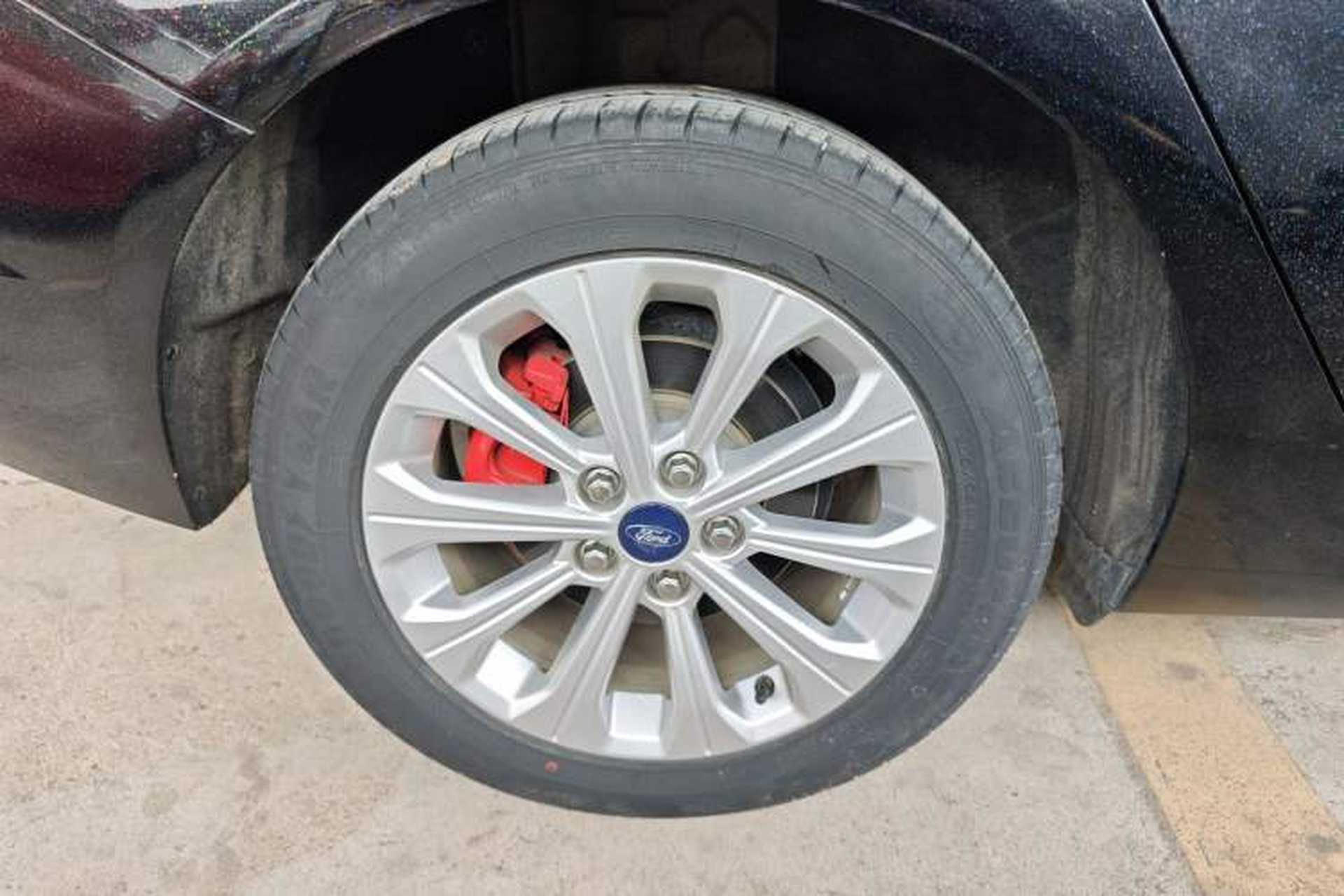 Used Ford Escort 2015 1.5L Manual Fashion Edition Exterior 8