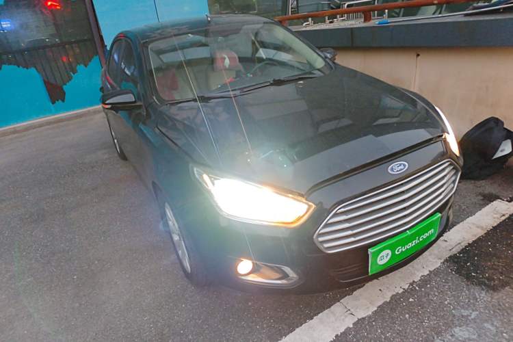 Used Ford Escort 2015 1.5L Automatic Fashion Model Front Right 45 Deg