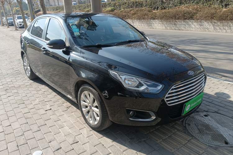Used Ford Escort 2015 1.5L Automatic Fashion Model Front Right 45 Deg