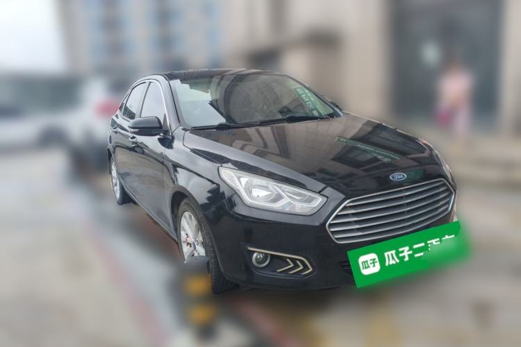 Used Ford Escort 2015 1.5L Manual Fashion Edition Front Right 45 Deg