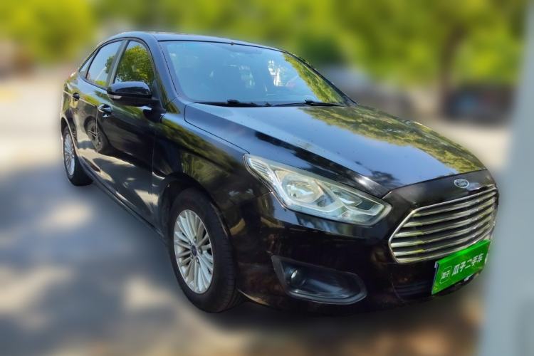 Used Ford Escort 2015 1.5L Manual Comfort Model Front Right 45 Deg