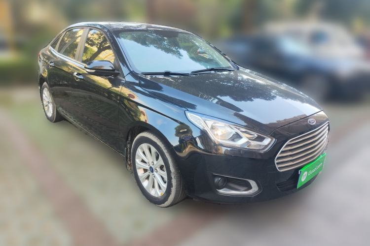 Used Ford Escort 2015 1.5L Automatic Fashion Model Front Right 45 Deg