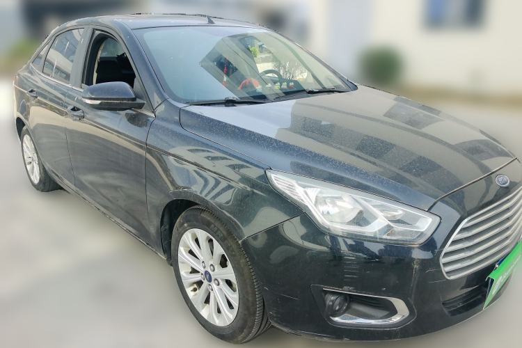Used Ford Escort 2015 1.5L Manual Fashion Edition Front Right 45 Deg