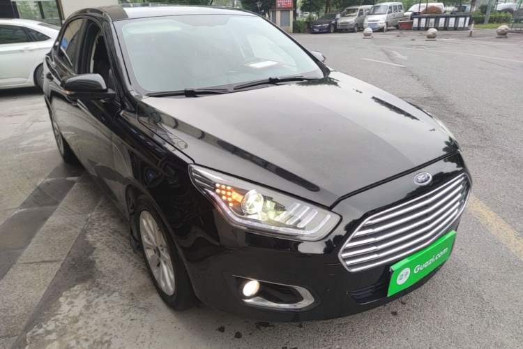 Used Ford Escort 2015 1.5L Manual Fashion Edition Front Right 45 Deg