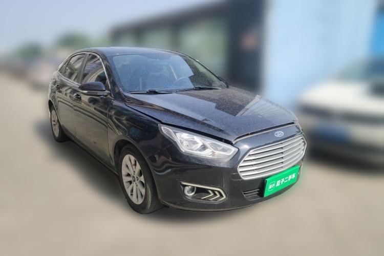 Used Ford Escort 2015 1.5L Manual Fashion Edition Front Right 45 Deg