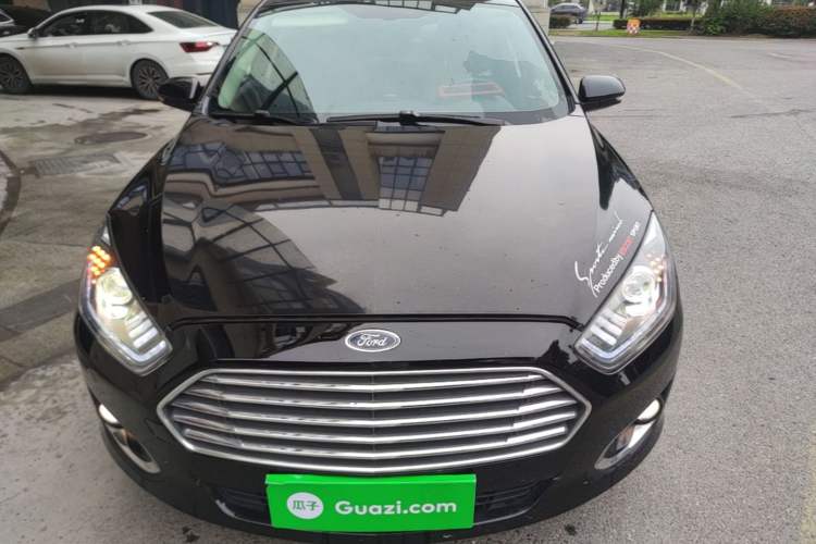 Used Ford Escort 2015 1.5L Manual Fashion Edition Front