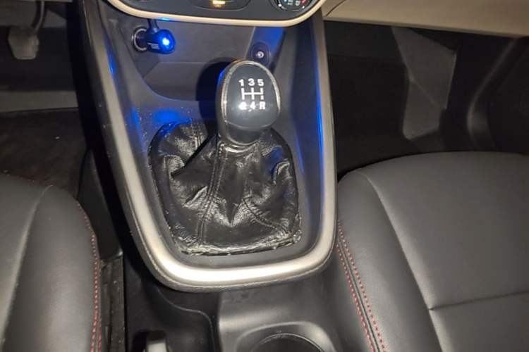 Used Ford Escort 2015 1.5L Manual Comfort Model Gear Lever