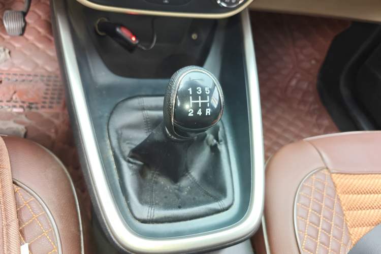 Used Ford Escort 2015 1.5L Manual Comfort Model Gear Lever