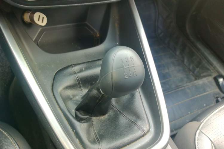 Used Ford Escort 2015 1.5L Manual Fashion Edition Gear Lever