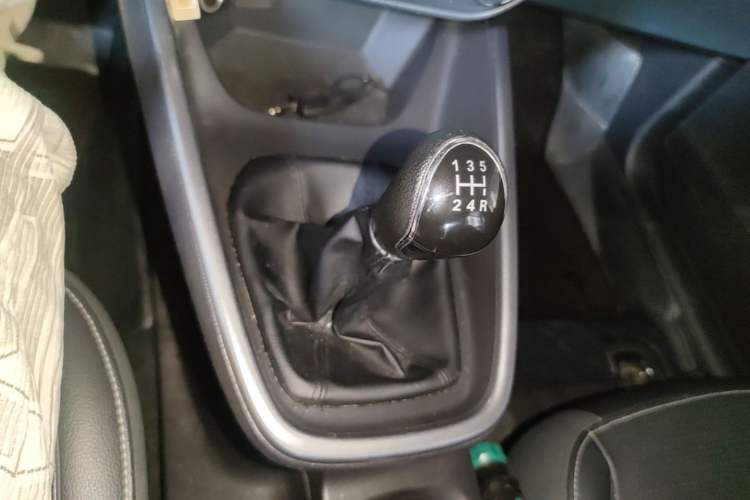 Used Ford Escort 2015 1.5L Manual Fashion Edition Gear Lever