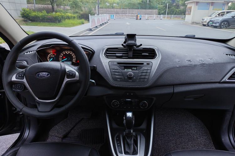 Used Ford Escort 2015 1.5L Automatic Fashion Model Interior 2