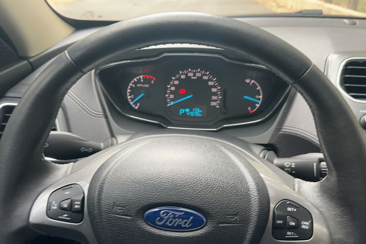 Used Ford Escort 2015 1.5L Automatic Fashion Model Interior 5