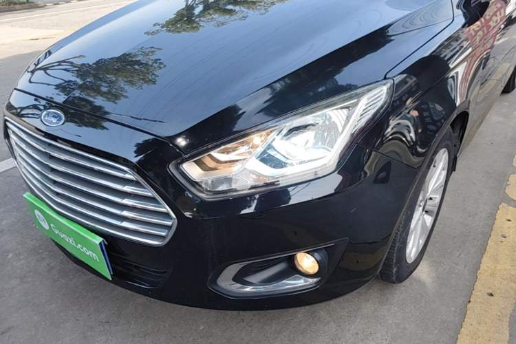 Used Ford Escort 2015 1.5L Automatic Fashion Model Left Front Headlight
