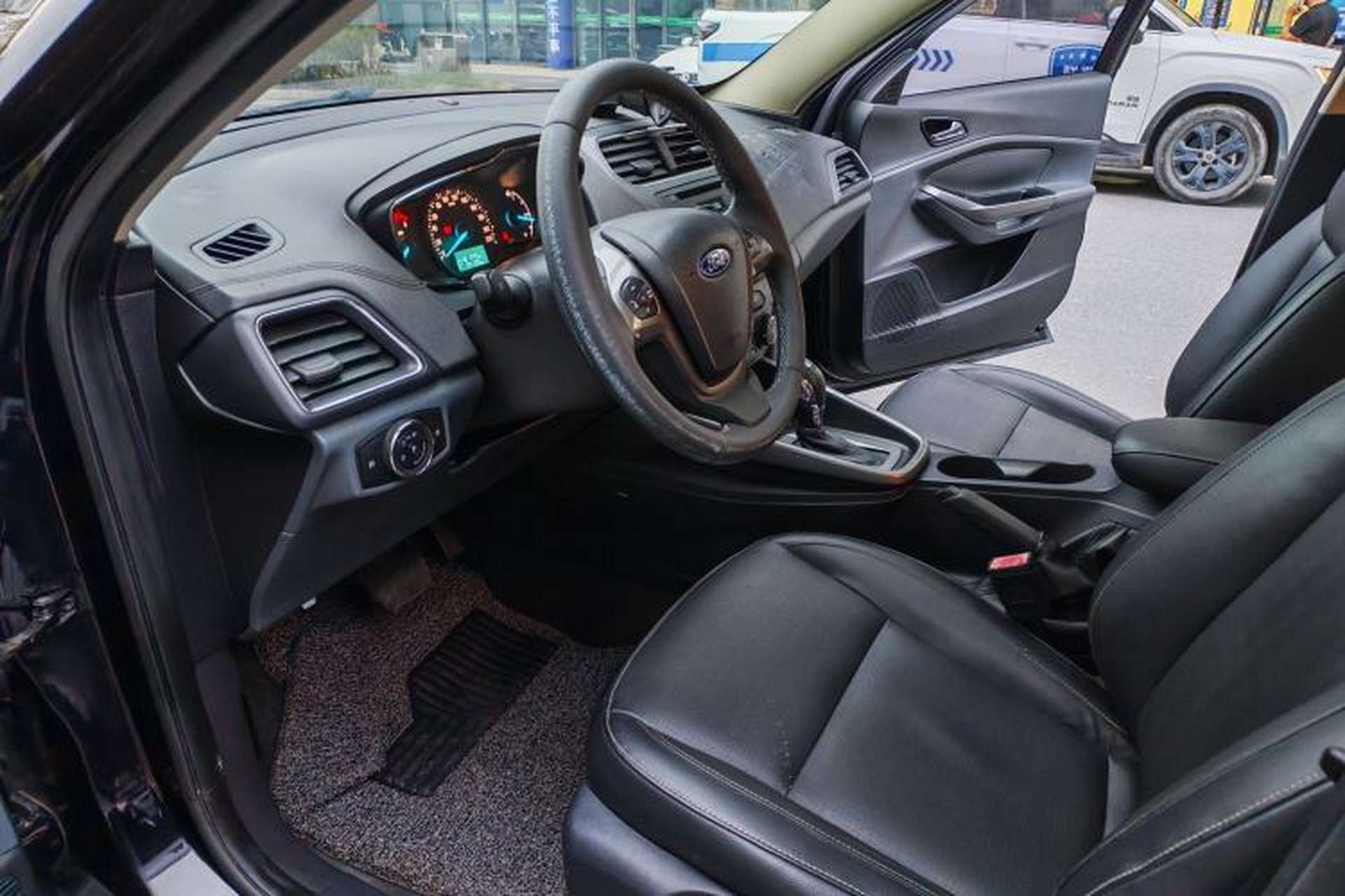 Used Ford Escort 2015 1.5L Automatic Fashion Model Left Front Seat