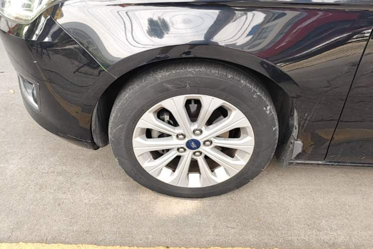 Used Ford Escort 2015 1.5L Automatic Fashion Model Left Front Wheel Hub