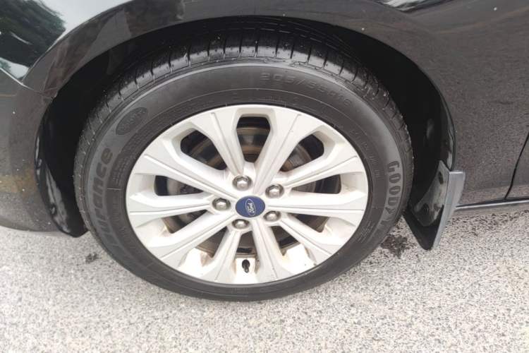 Used Ford Escort 2015 1.5L Manual Fashion Edition Left Front Wheel Hub